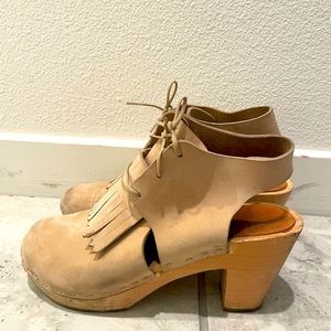 Bryr Clogs Sofie in bone.